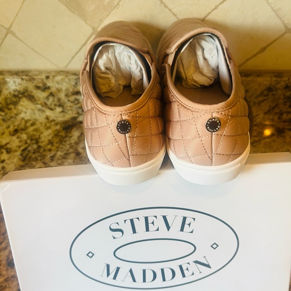 Brand New Steve Madden ECENTRCQ BLUSH. - Picture 6 of 7